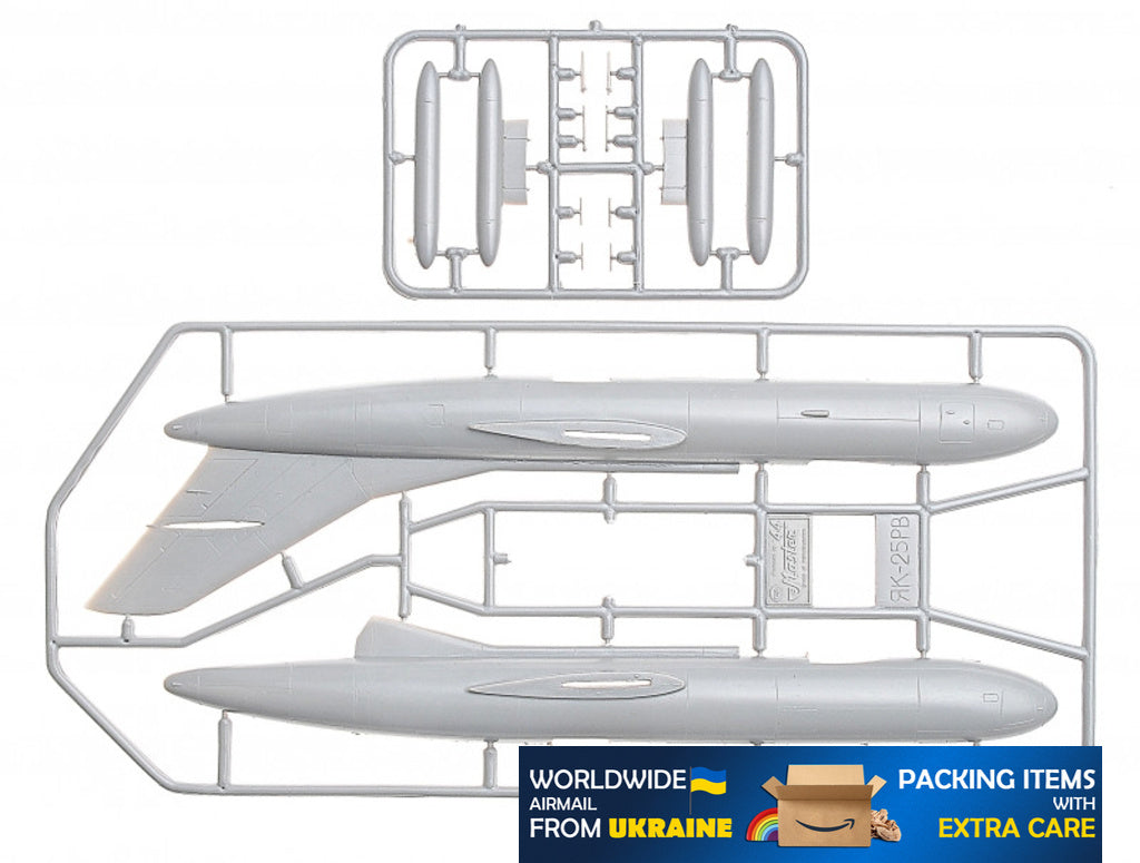 Yakovlev Yak-25RV/RRV "Mandrake" 1/72 Scale Plastic Model Kit Amodel 72176
